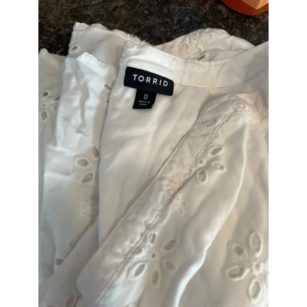 Torrid Women's Babydoll White Eyelet Top Cloud Dancer White Shirt - Picture 6 of 7
